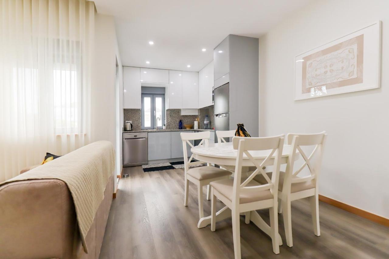 Apartamento Tiana - no centro com pátio Viana do Castelo Esterno foto