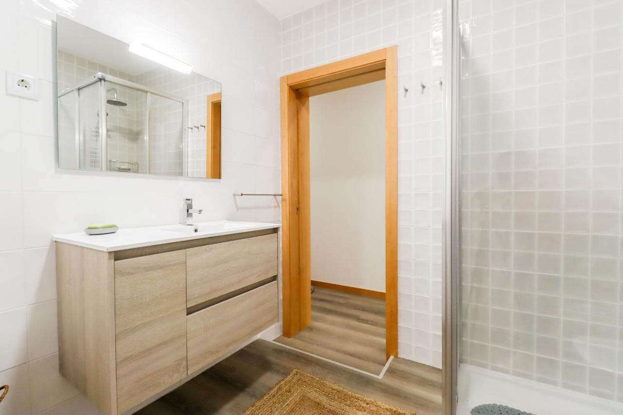Apartamento Tiana - no centro com pátio Viana do Castelo Esterno foto