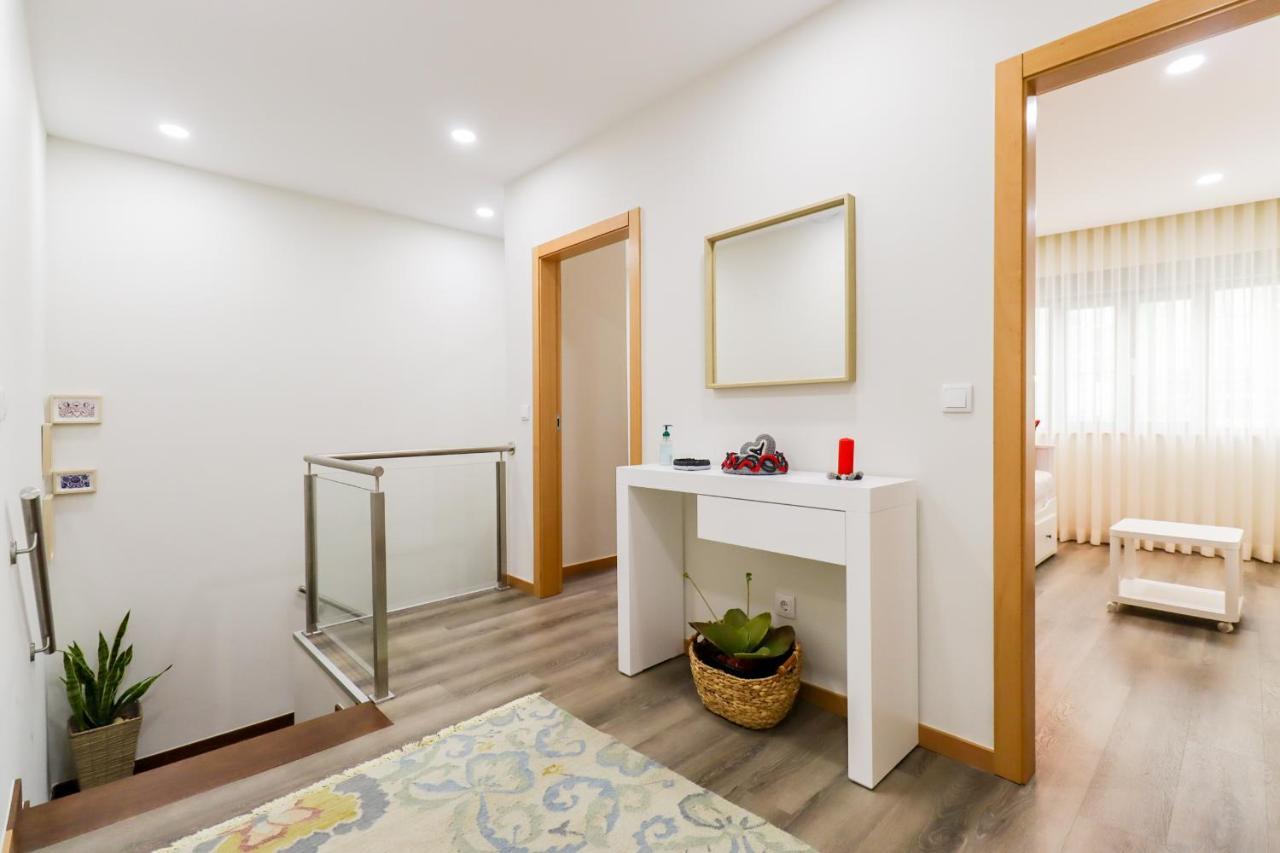 Apartamento Tiana - no centro com pátio Viana do Castelo Esterno foto