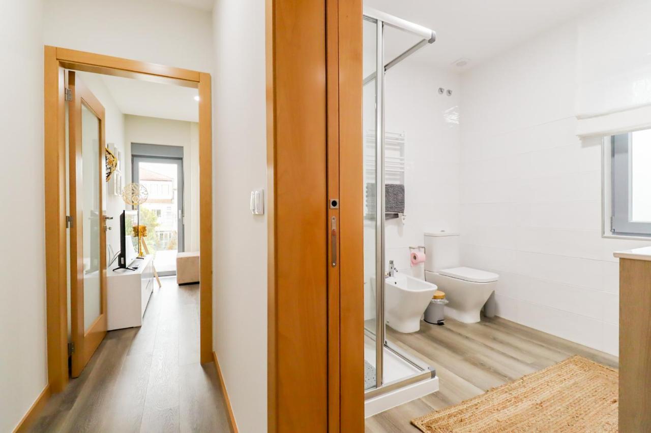 Apartamento Tiana - no centro com pátio Viana do Castelo Esterno foto