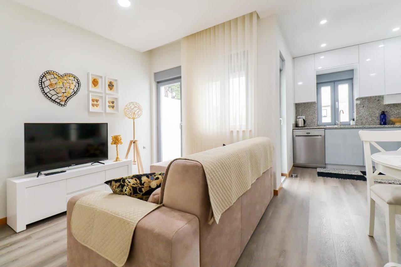 Apartamento Tiana - no centro com pátio Viana do Castelo Esterno foto